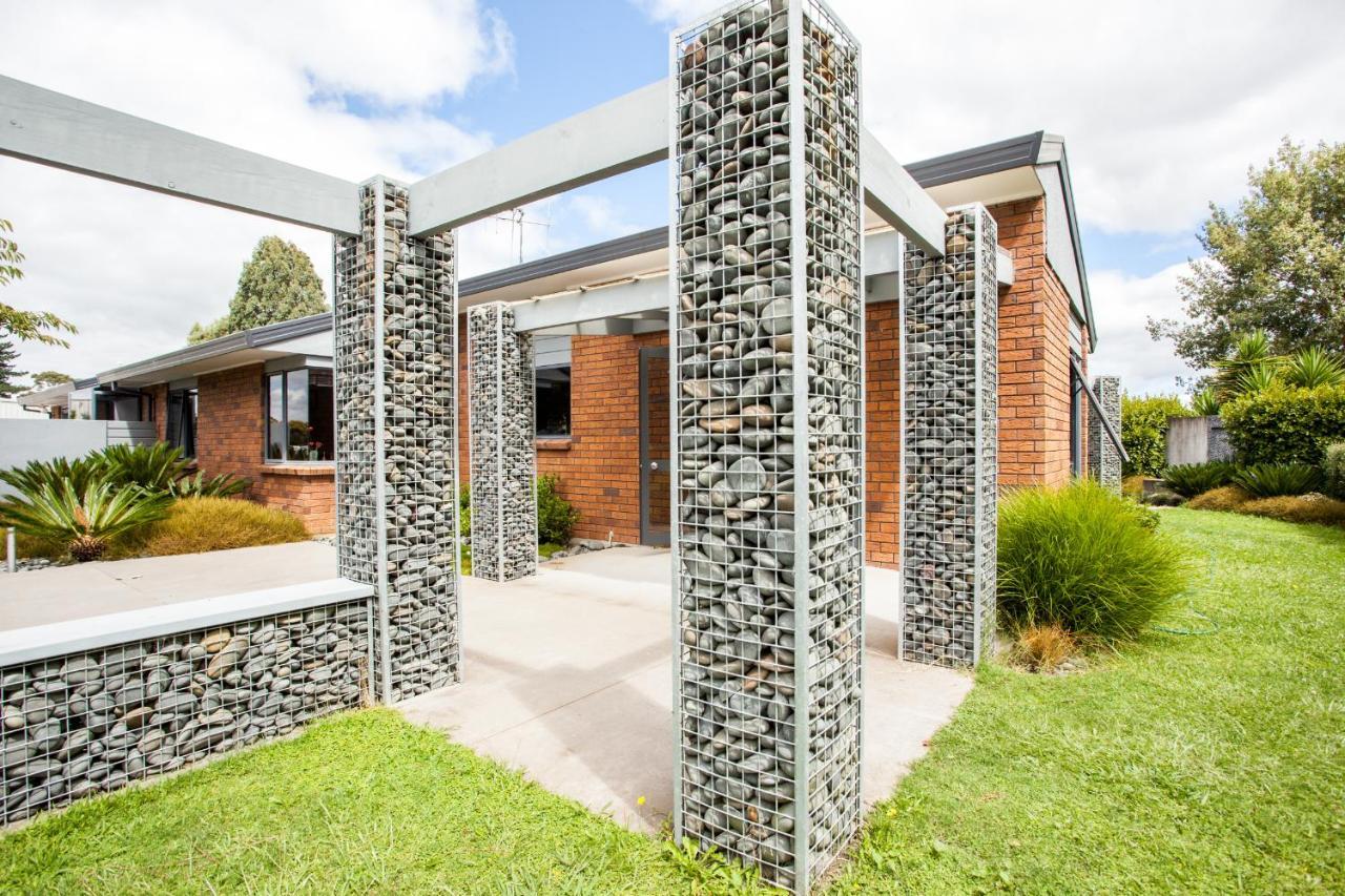 Unique Equestrian Lifestyle Bed & Breakfast Tamahere Exterior photo