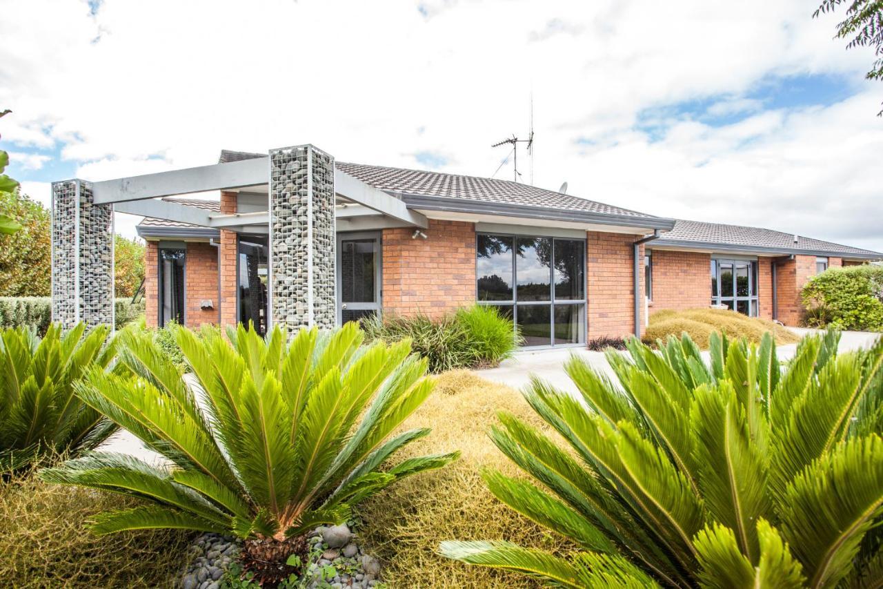 Unique Equestrian Lifestyle Bed & Breakfast Tamahere Exterior photo