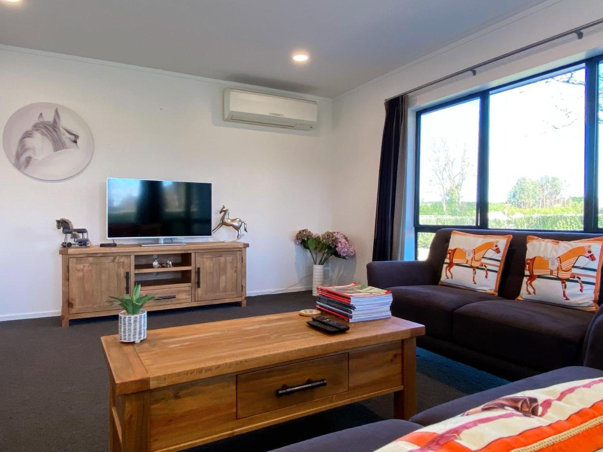 Unique Equestrian Lifestyle Bed & Breakfast Tamahere Exterior photo