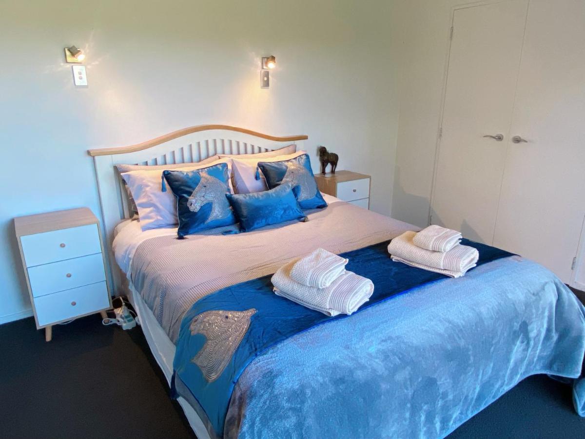 Unique Equestrian Lifestyle Bed & Breakfast Tamahere Exterior photo